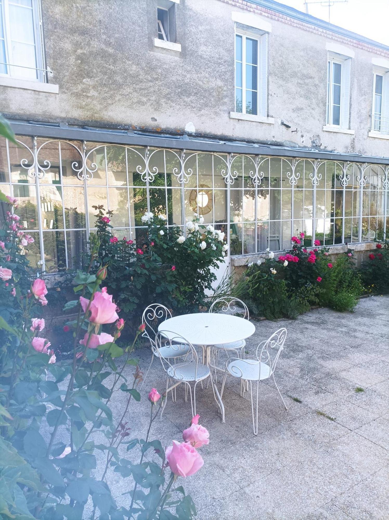 Le Relais des Roses- Chambres d'hôtes Vatan Exterior foto